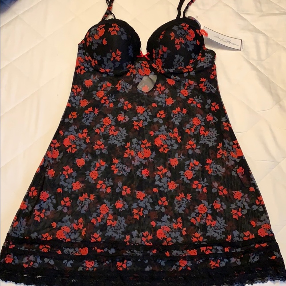 NWT Marilyn Monroe ~black and red lingerie